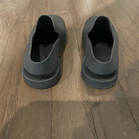 Bottega Veneta Black Puddle Loafer - Picture 2 of 4